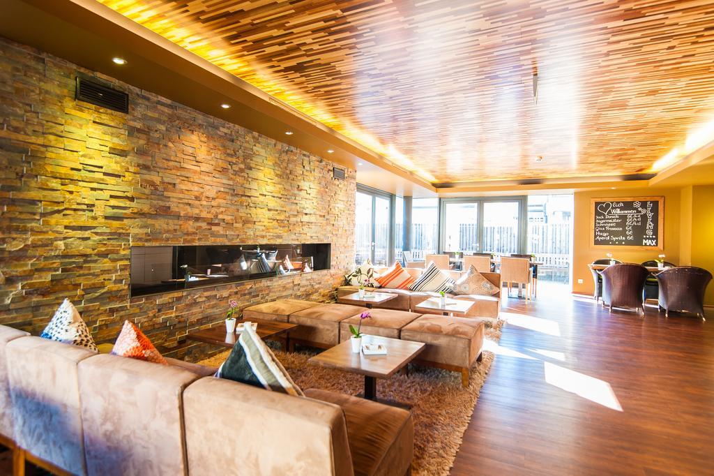 Living Max Hotel Zell am See Bagian luar foto